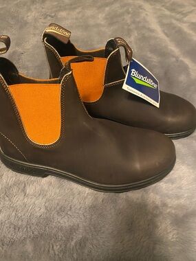 Blundstone Men’s Dark Brown Chelsea Boots with Orange Elastic